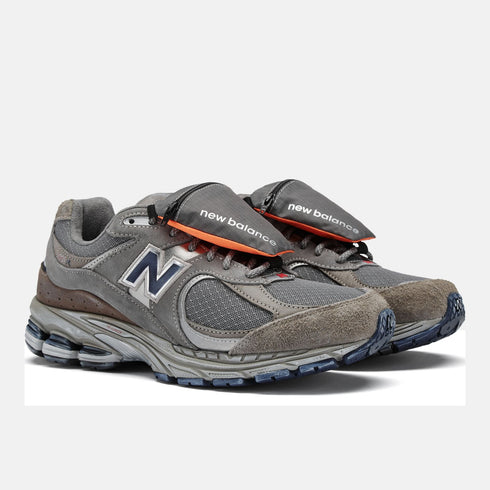 NEW BALANCE 2002R Premium Vintage Mens Sneakers